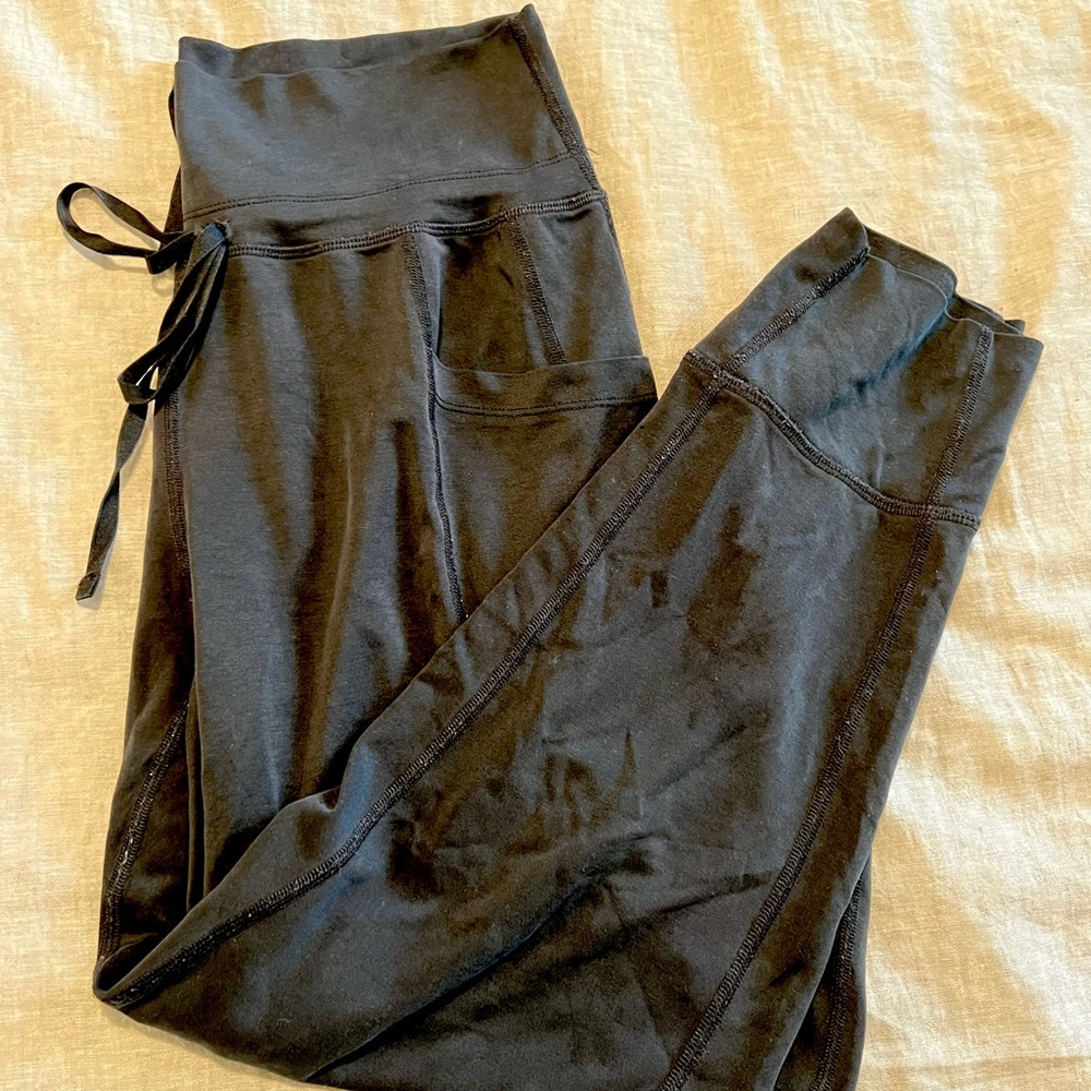 Sleek drawstring jogger